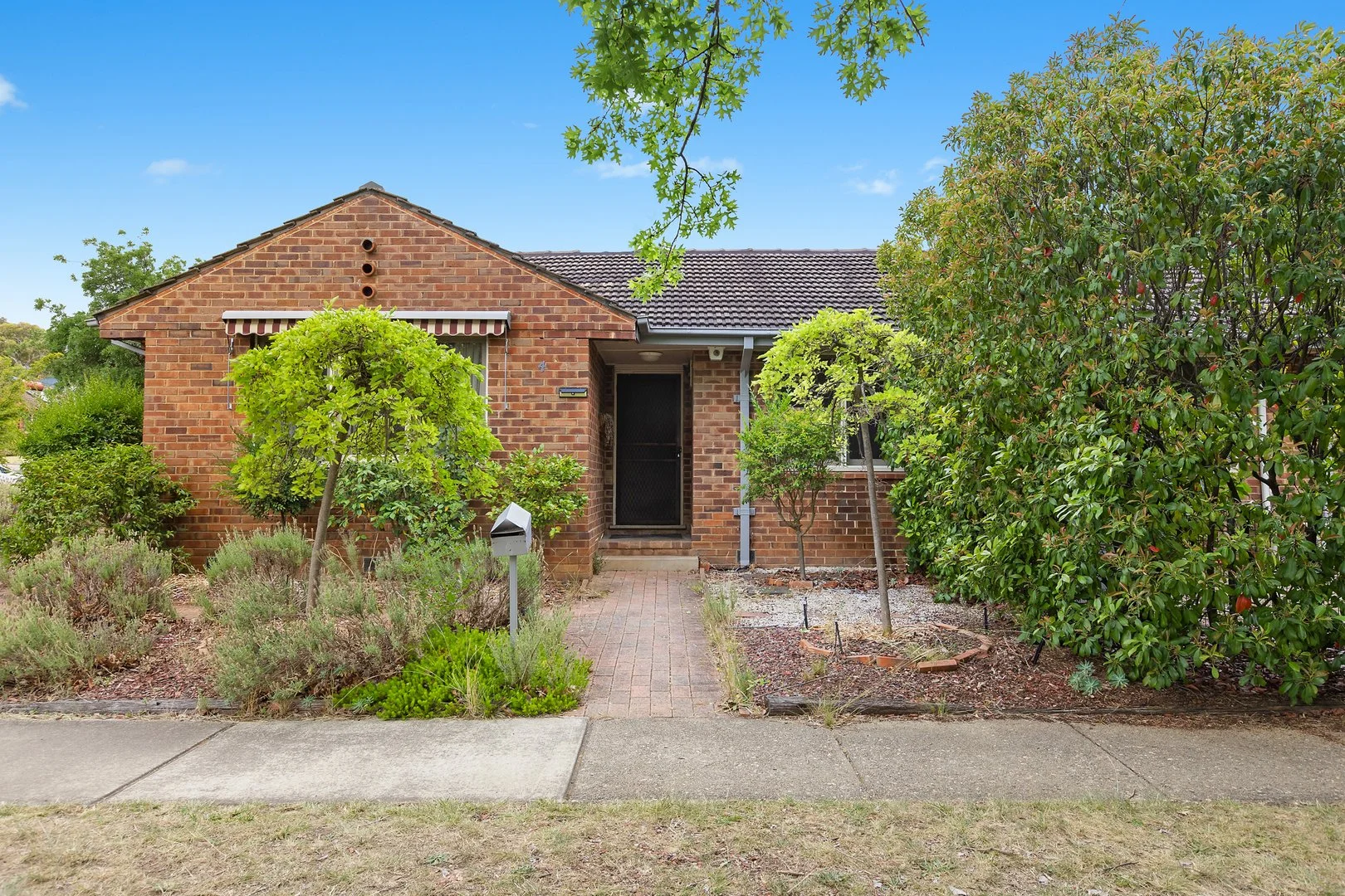 4 Carnegie Cres, Narrabundah ACT 2604