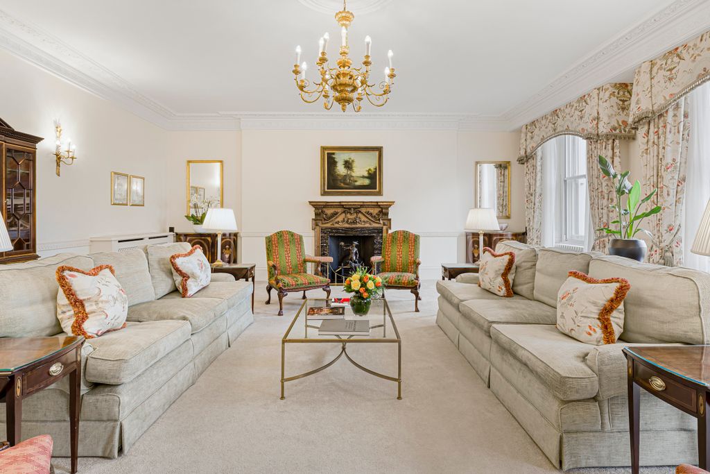 3 bed flat to rentHyde Park Gate, London SW7