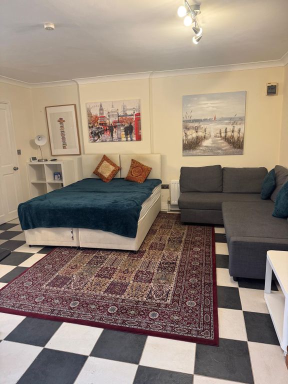 Additional image 3 of Studio to rentAmerden Lane, Taplow SL6