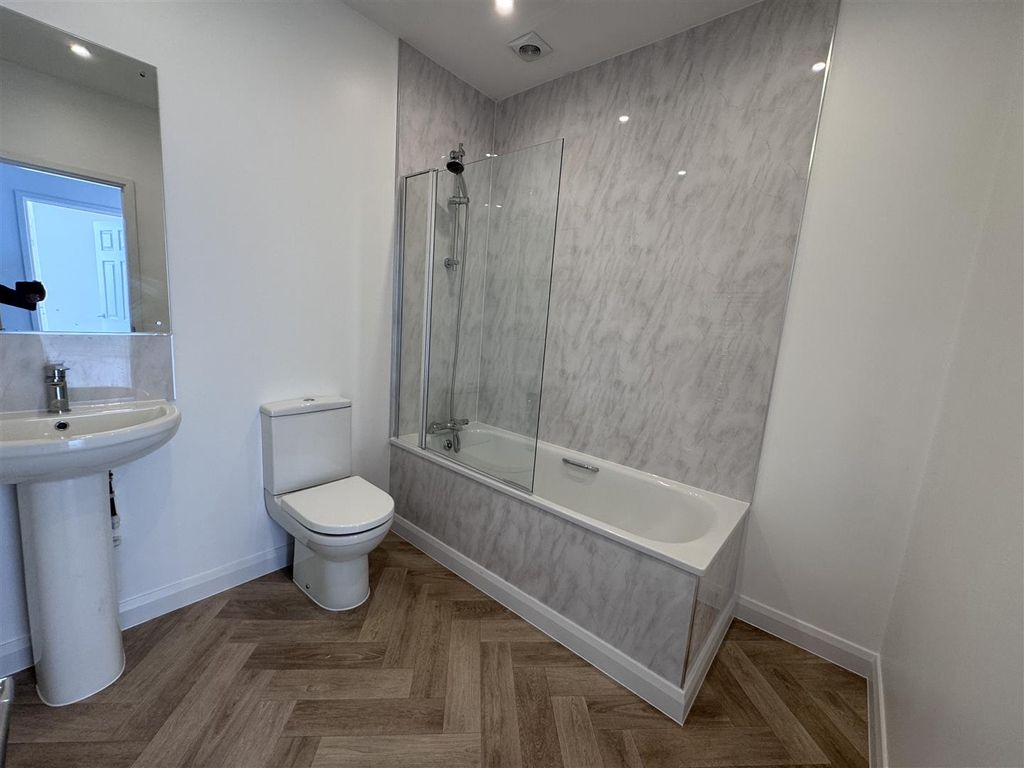 Additional image 10 of 2 bed flat to rentWoodstock Way, Caldicot NP26