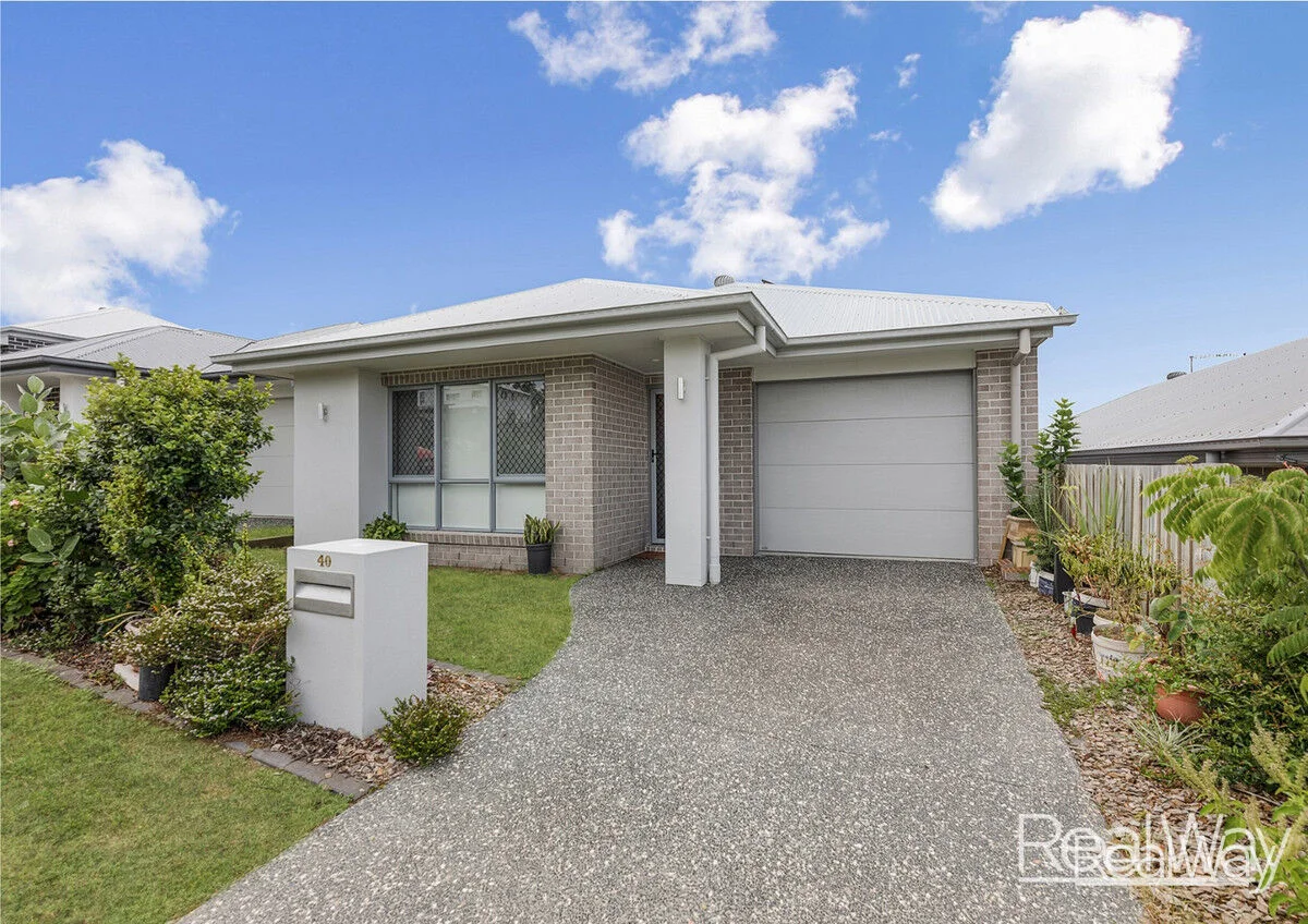 40 Cambridge Way, Ripley QLD 4306