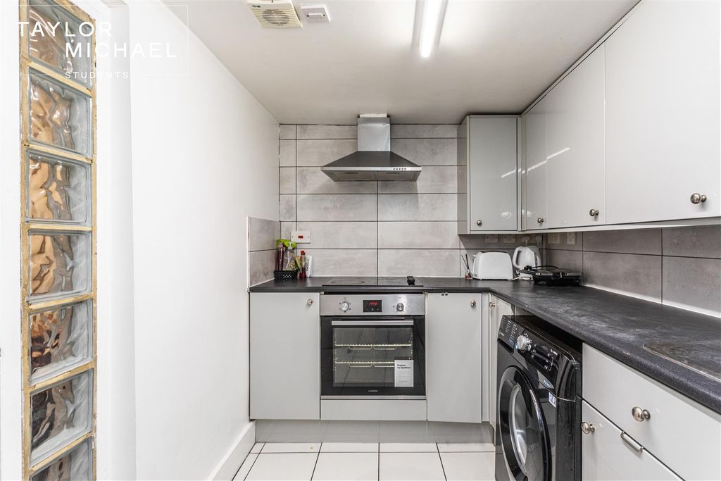 Additional image 2 of 6 bed maisonette to rentLewes Road, Brighton BN2