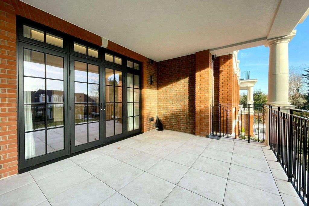 Additional image 4 of 2 bed flat to rent22 Beech Hill, Barnet EN4