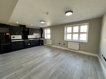Additional image 6 of 2 bed flat to rent-9 Queens Square, Crawley RH10