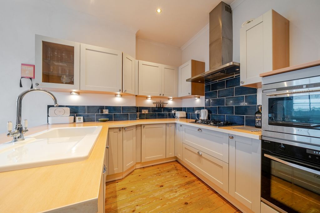 Additional image 5 of 1 bed flat to rentClarence Square, Cheltenham GL50
