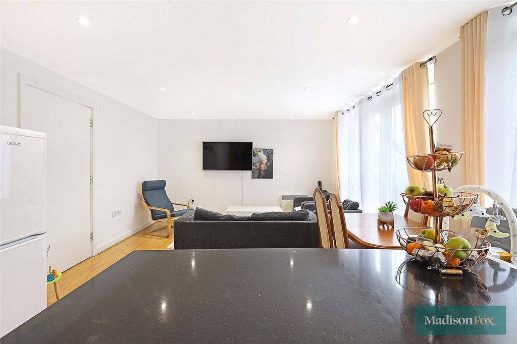Additional image 6 of 2 bed flat to rentHigh Road, Buckhurst Hill, Essex IG9