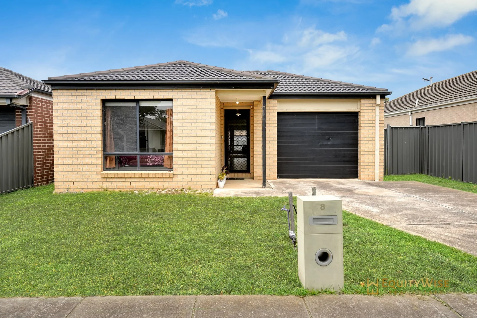 8 Gunyong Crescent, Manor Lakes VIC 3024