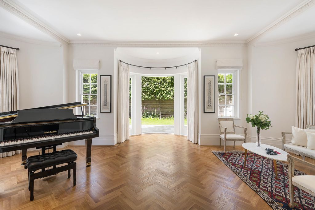 8 bed detached house to rentUpper Phillimore Gardens, Kensington, London W8 photo 2