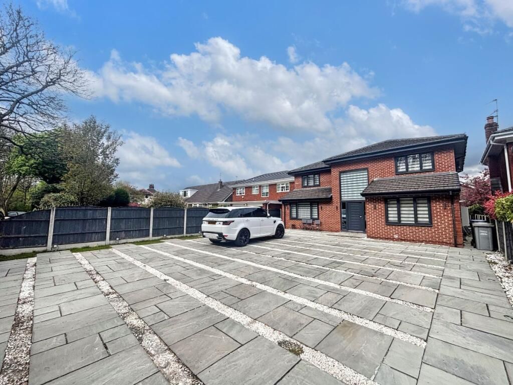 4 bed detached house to rentDavyhulme Road, Urmston, Manchester M41