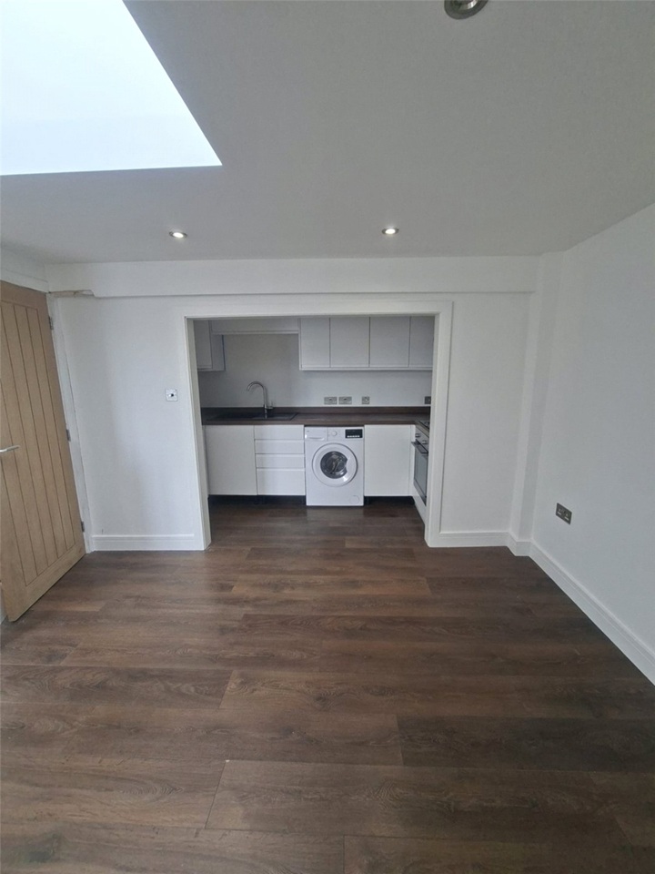2 Bed Flat, Whitehall Road, BS5, N1 7GU photo 2