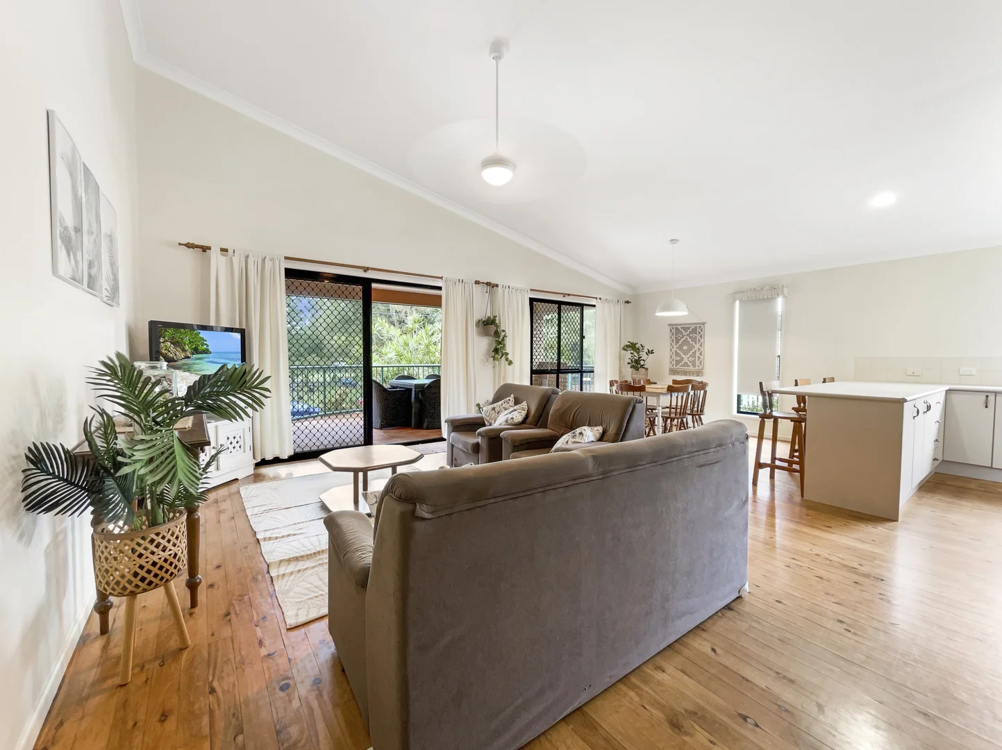 Additional image 2 of 1/11 Mudjimba Esplanade, Mudjimba QLD 4564