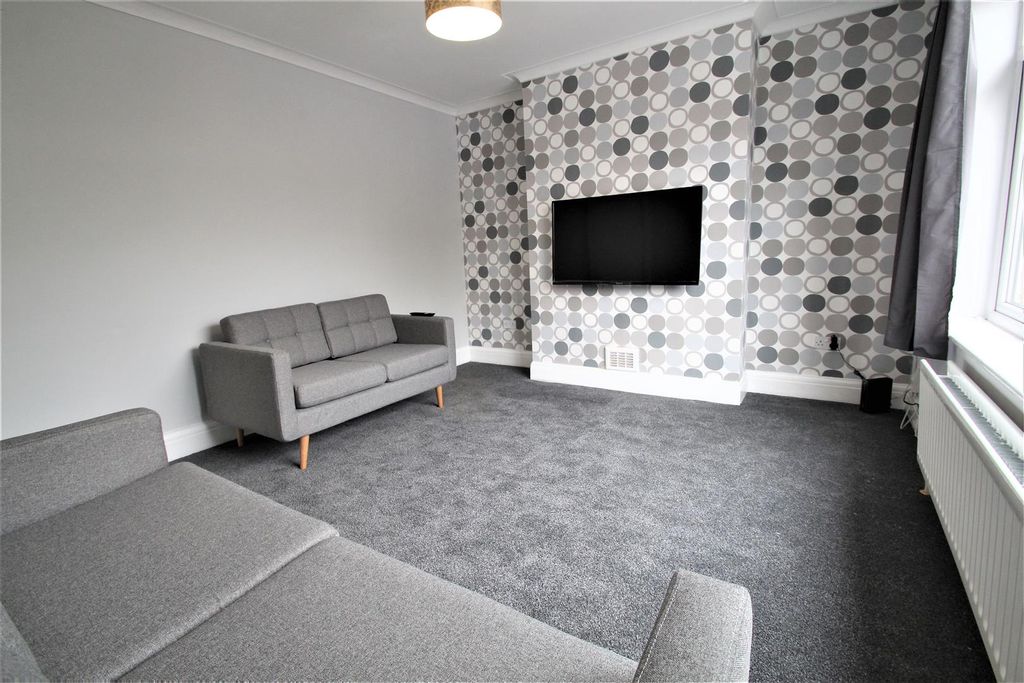 5 bed terraced house to rentEstcourt Terrace, Headingley, Leeds, West Yorkshire LS6