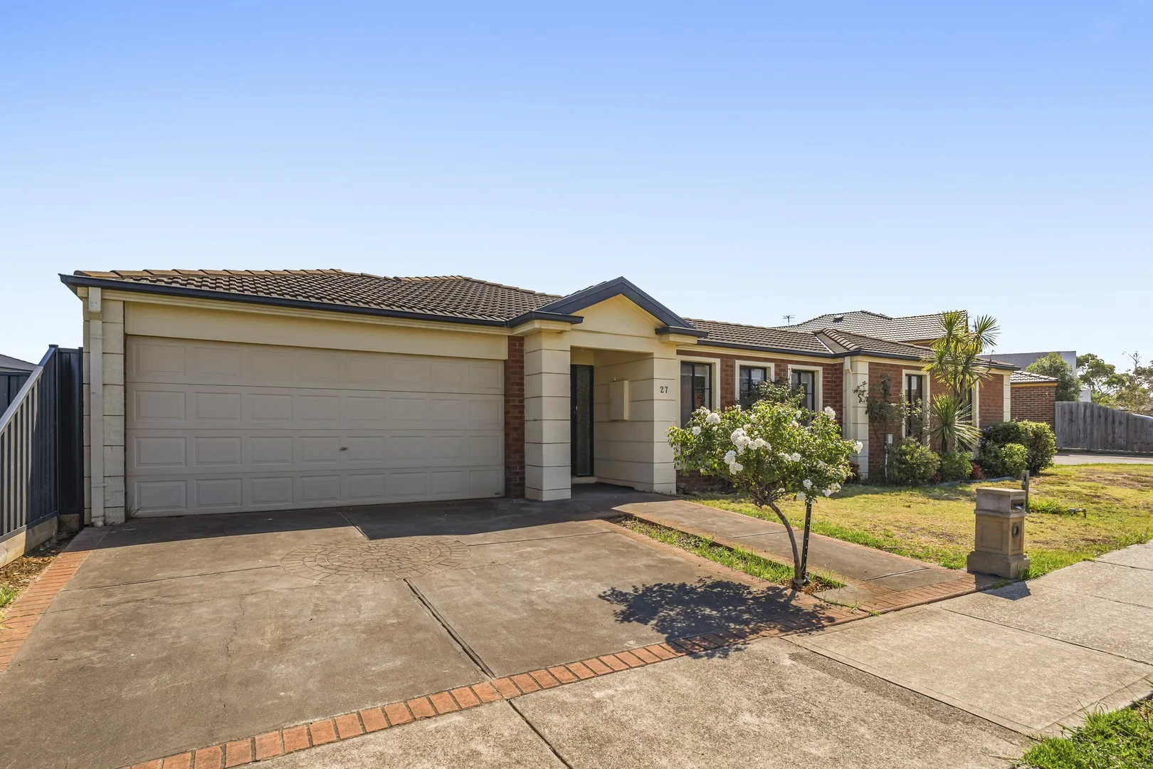 27 Verona Drive, Taylors Lakes VIC 3038