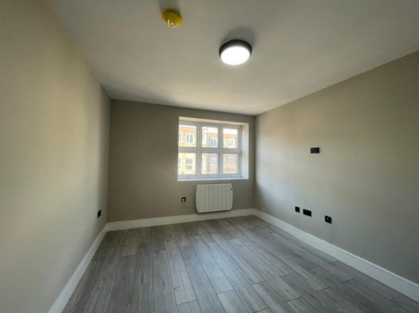 Additional image 3 of 2 bed flat to rent-9 Queens Square, Crawley RH10