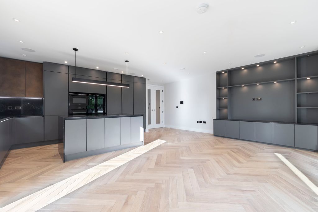 Additional image 3 of 3 bed flat to rentParabola Road, Cheltenham GL50