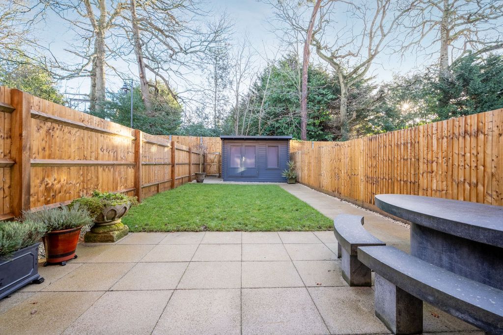 Additional image 11 of 4 bed terraced house to rentMartin Avenue, Sunninghill SL5