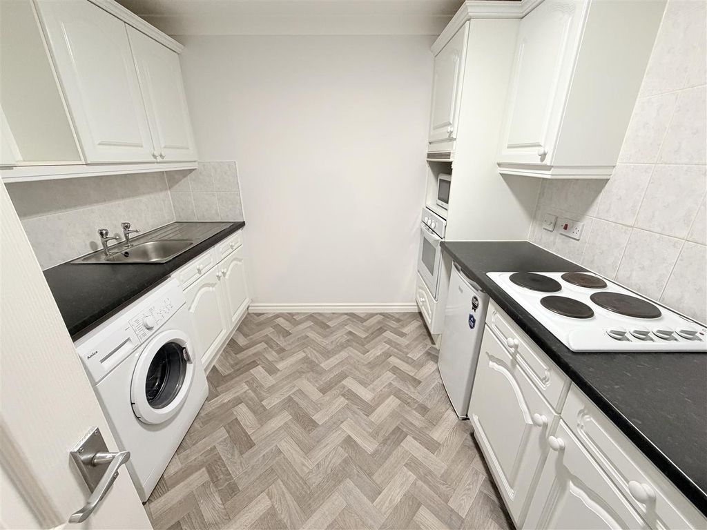 2 bed flat to rentNavigation Point, Middleton Road, Hartlepool TS24 photo 4