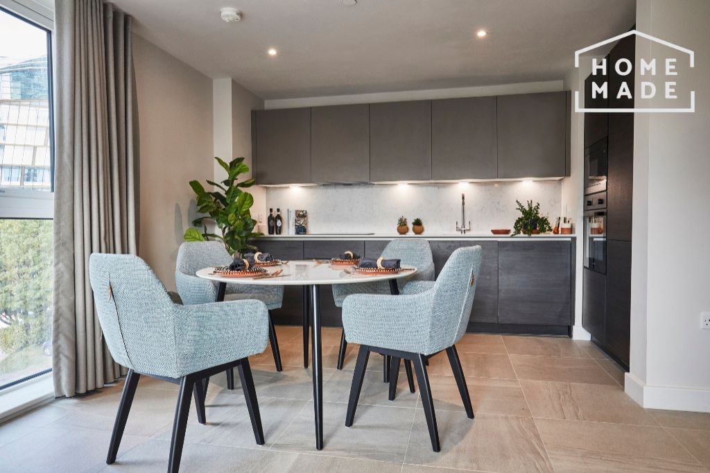2 bed flat to rentAngel Gardens M4 photo 3