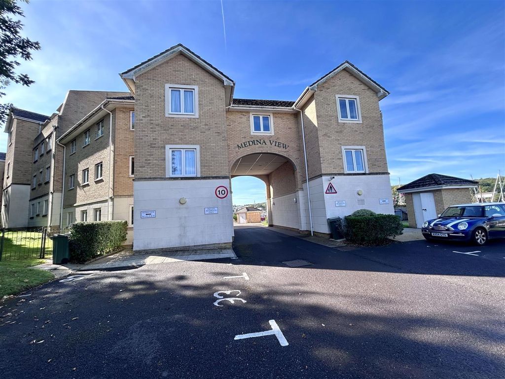 2 bed flat to rentMedina View, East Cowes PO32