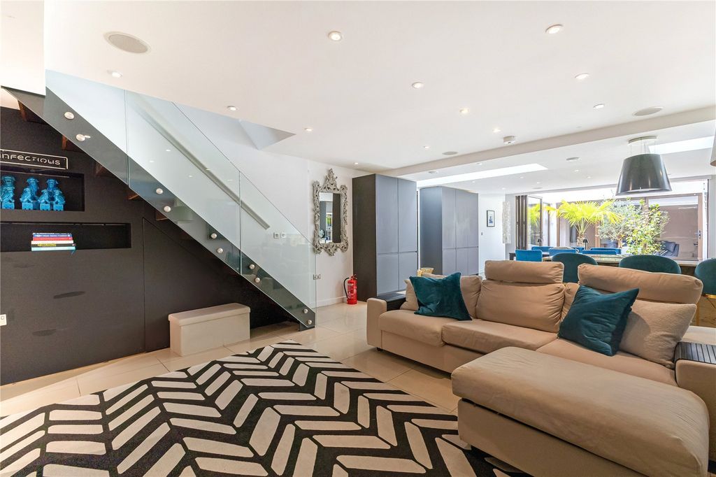 Additional image 7 of 4 bed detached house to rentOxford Walk, Cheltenham, Gloucestershire GL52