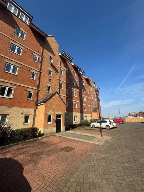 3 bed flat to rentQuayside, Hartlepool TS24 photo 2