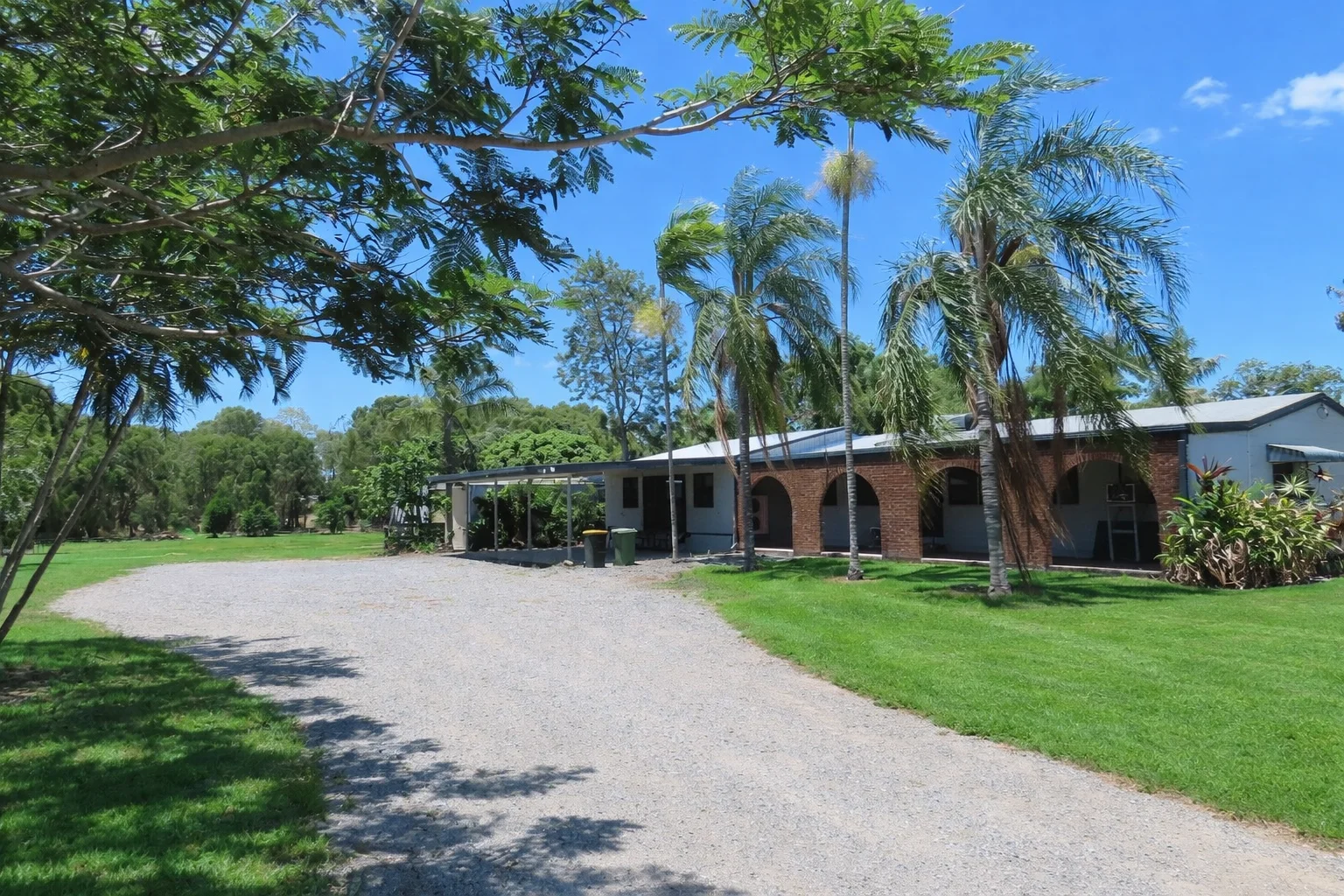 4 Pratts Rd, Bakers Creek QLD 4740