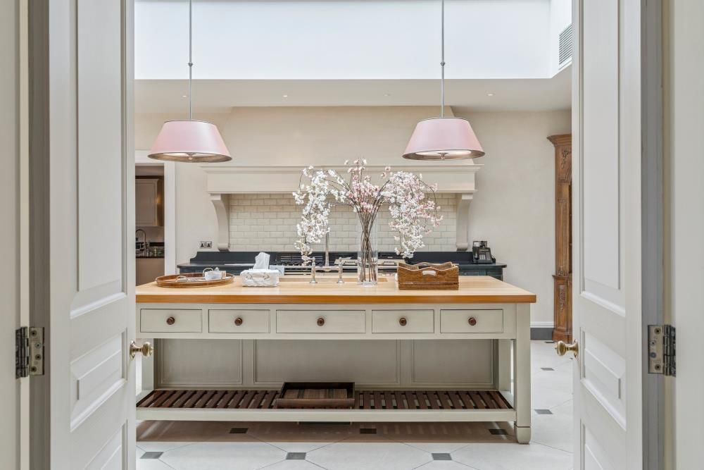Additional image 11 of 10 bed detached house to rentOld House Lane, Kings Langley, Hertfordshire WD4