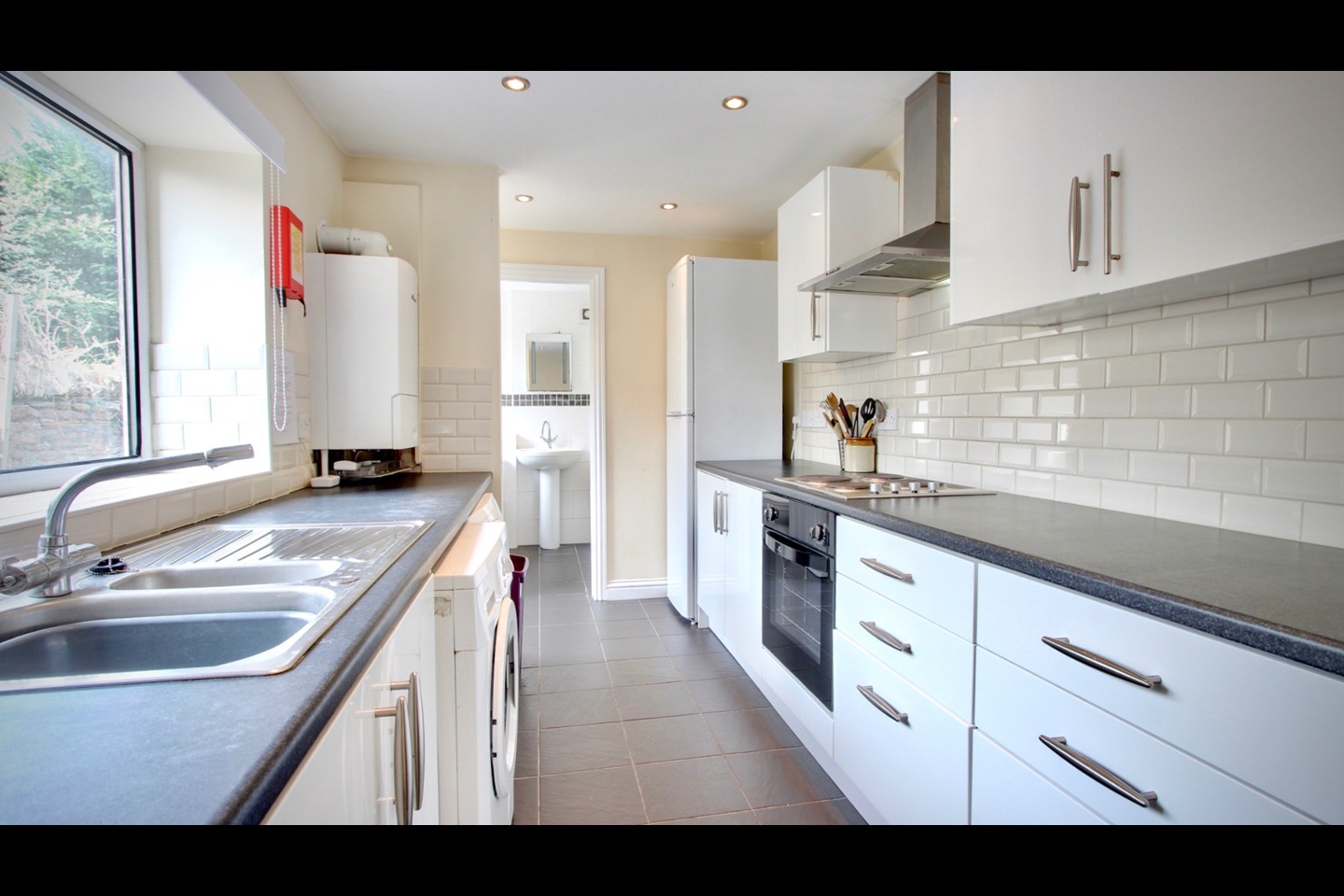 4 Bed Terraced House, Victoria Park, BS16, N1 7GU photo 2