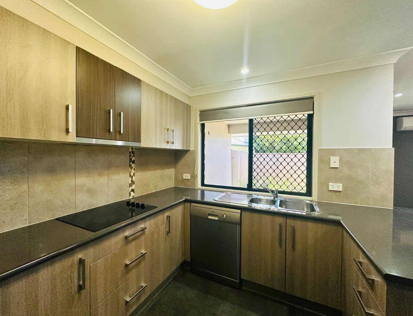 Additional image 6 of 6/8-10 Lambert Drive, Moranbah QLD 4744