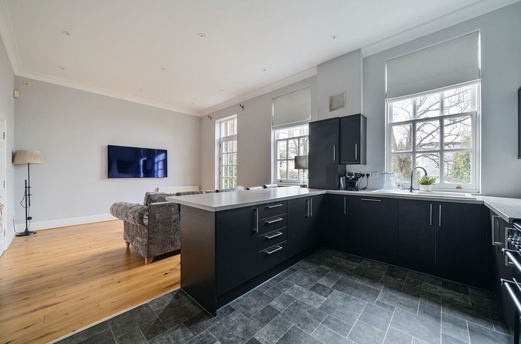 4 bed parking/garage to rentPeninsula Square, Winchester, Hampshire SO23 photo 3