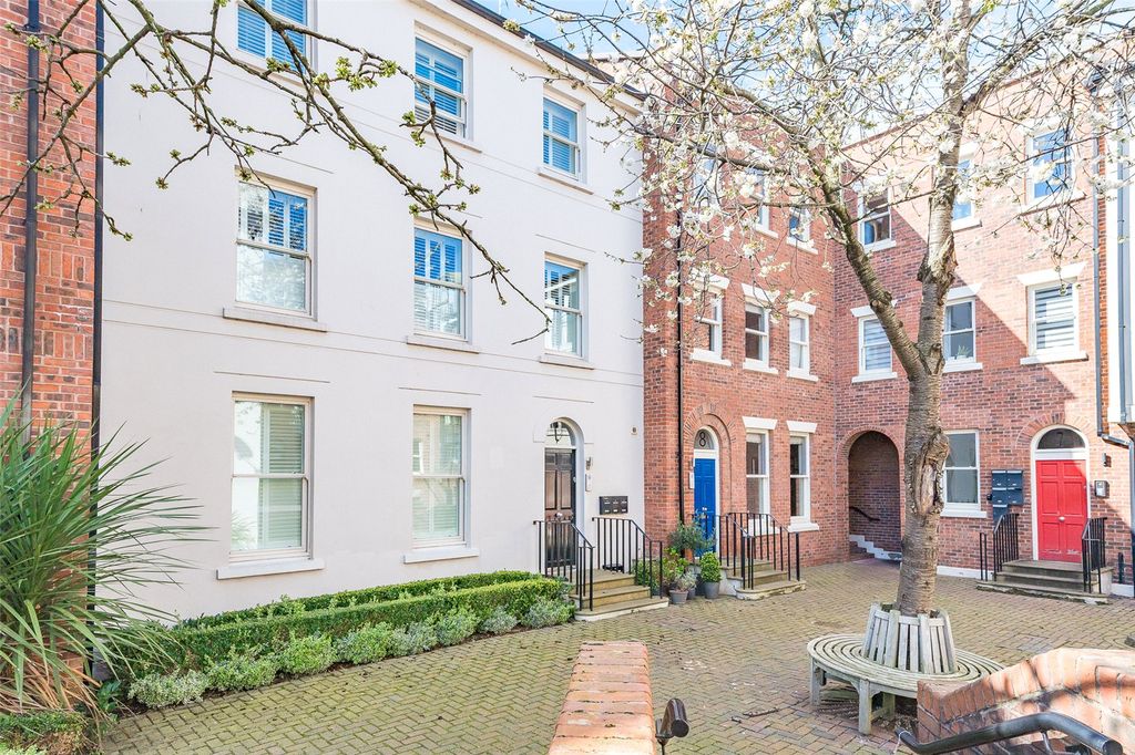 Additional image 3 of 3 bed flat to rentHeritage Court, Lower Bridge Street, Chester, Cheshire CH1