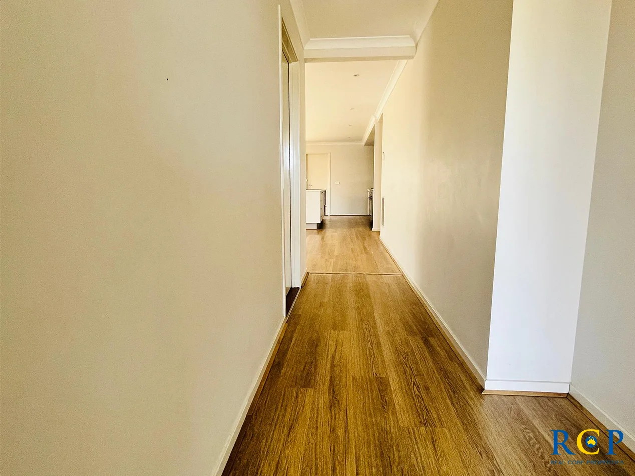 5 Sparkle Way, Tarneit VIC 3029 photo 2