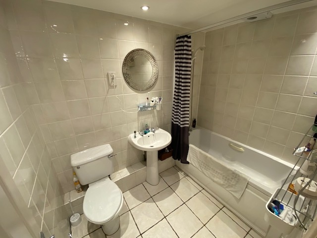 2 Bed Flat, Broomfield Lodge, LS6, N1 7GU photo 5