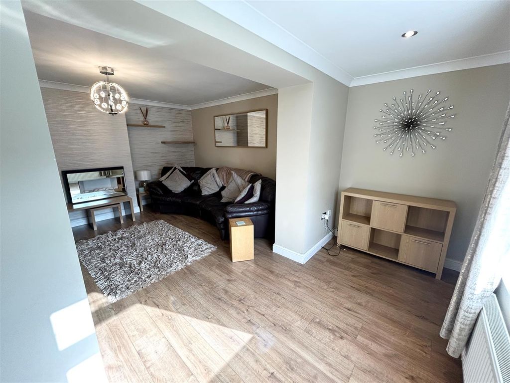 Additional image 6 of 3 bed semi-detached house to rentClytha Square, Abercarn, Newport NP11