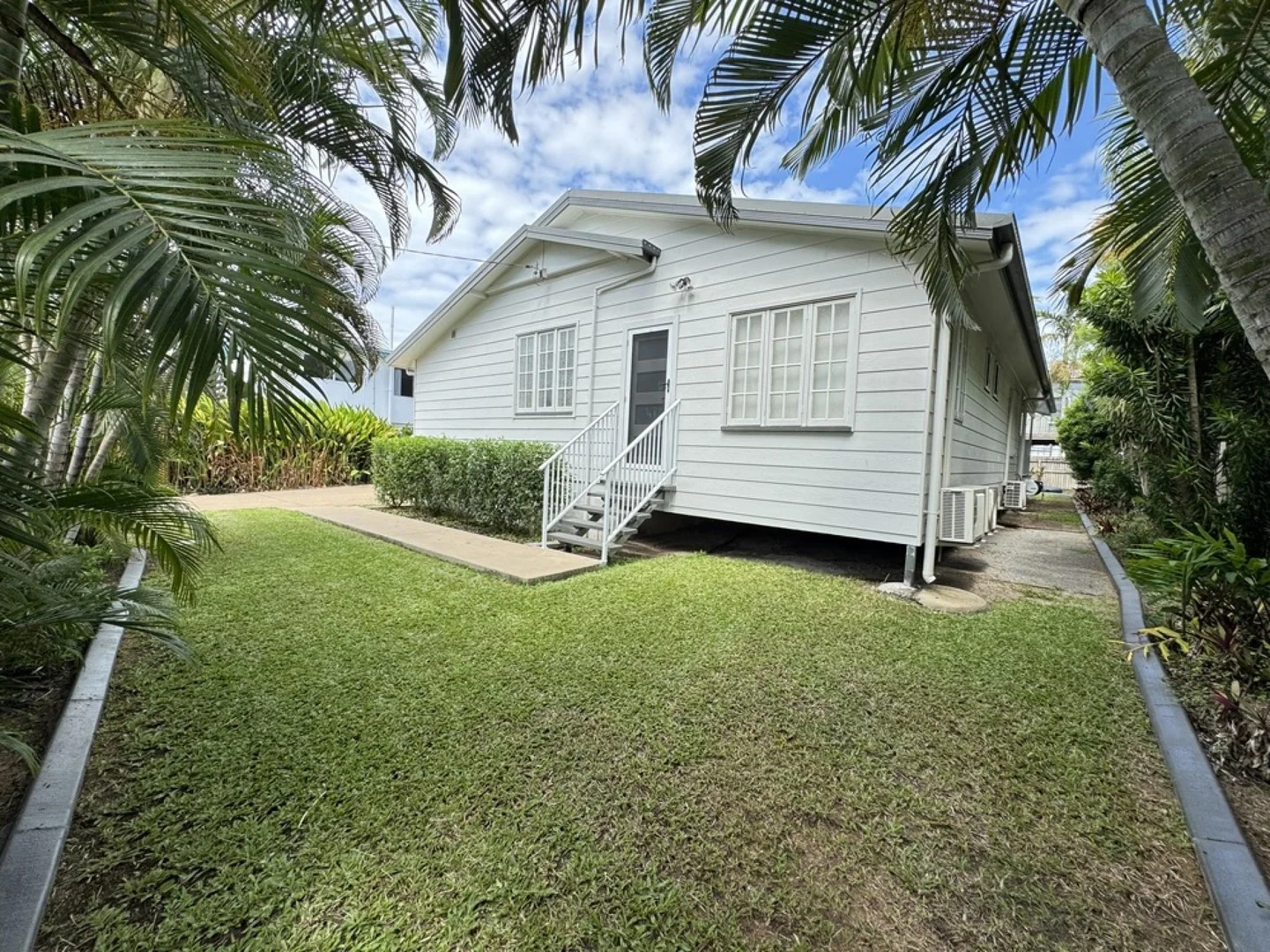 91 Railway Avenue, Railway Estate QLD 4810