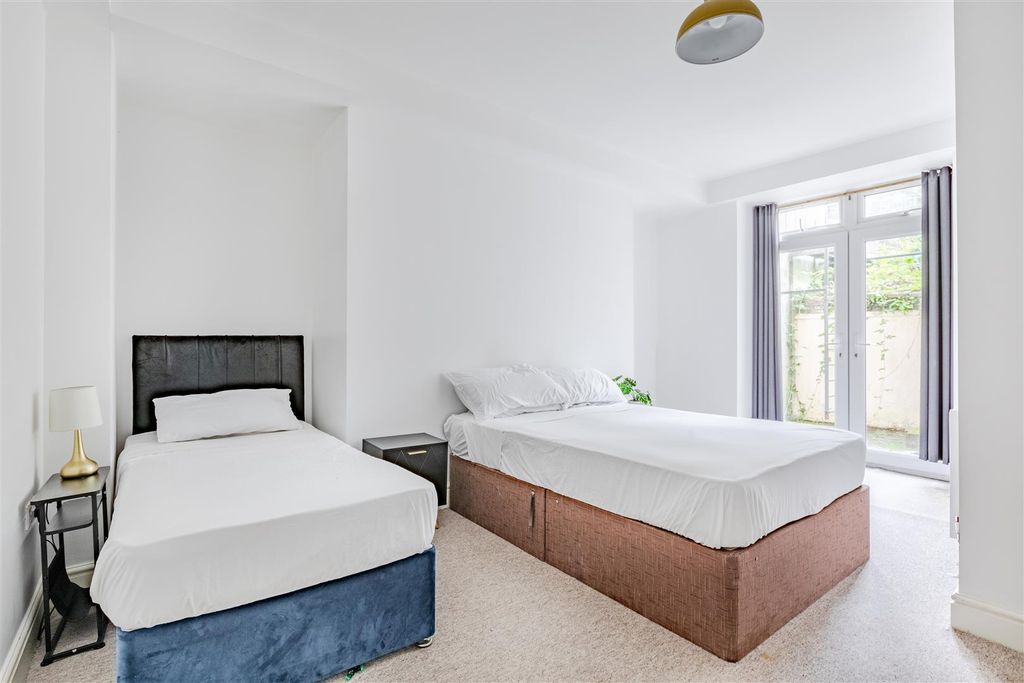 Additional image 4 of 14 bed terraced house to rentFirst Avenue, Hove BN3