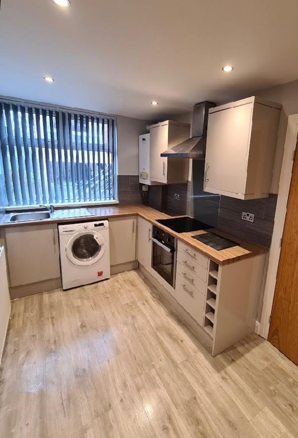 2 Bed Flat, Foxhill Court, LS16, N1 7GU
