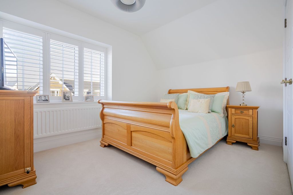 Additional image 9 of 4 bed terraced house to rentMartin Avenue, Sunninghill SL5