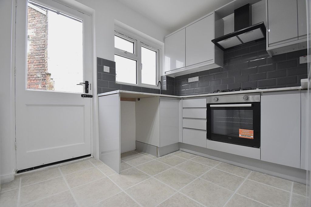 Additional image 7 of 2 bed semi-detached house to rentGreen Street, Ryde PO33