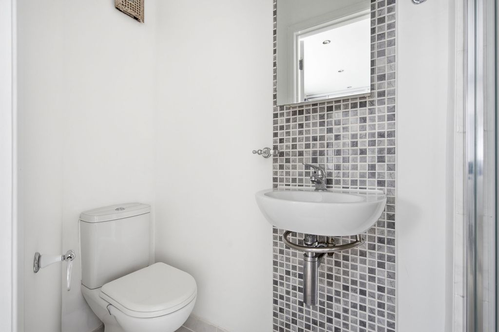 Additional image 7 of 3 bed semi-detached house to rentPrince Andrew Way, Ascot SL5