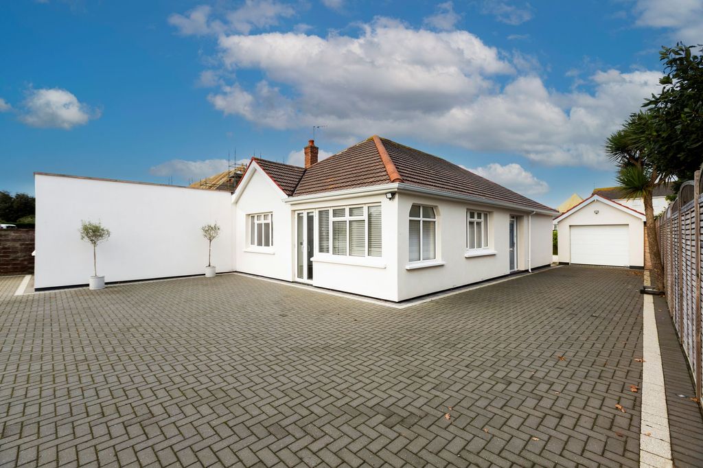 3 bed detached bungalow to rentSpindrift, St Brelade JE3