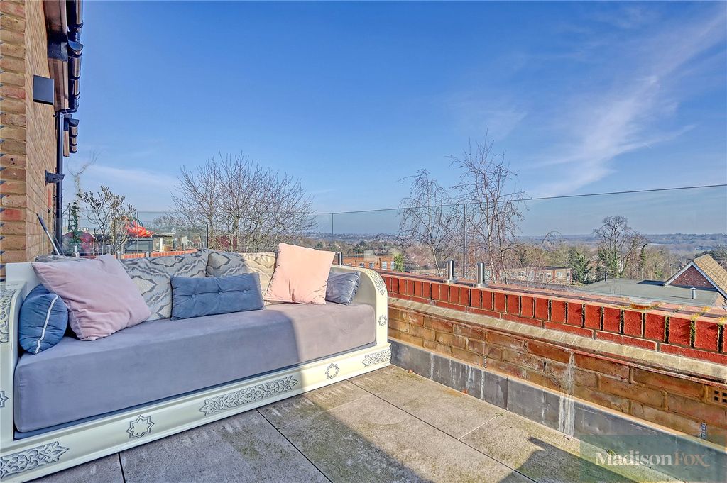 Additional image 31 of 2 bed flat to rentPalmerston Road, Buckhurst Hill, Essex IG9