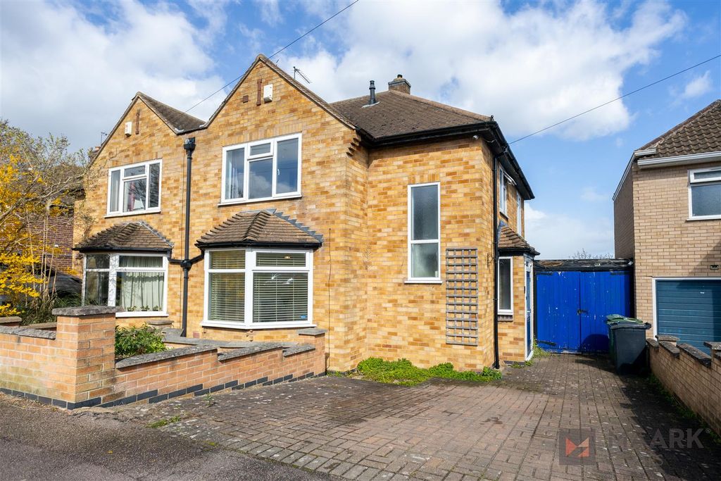 3 bed semi-detached house to rentWoodgate Drive, Birstall, Leicester LE4