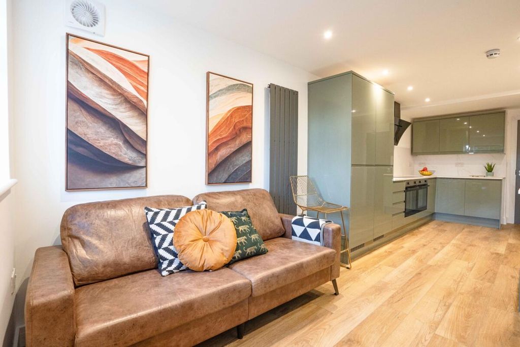 Additional image 2 of 6 bed shared accommodation to rentCromwell Road, Stanmore SO22