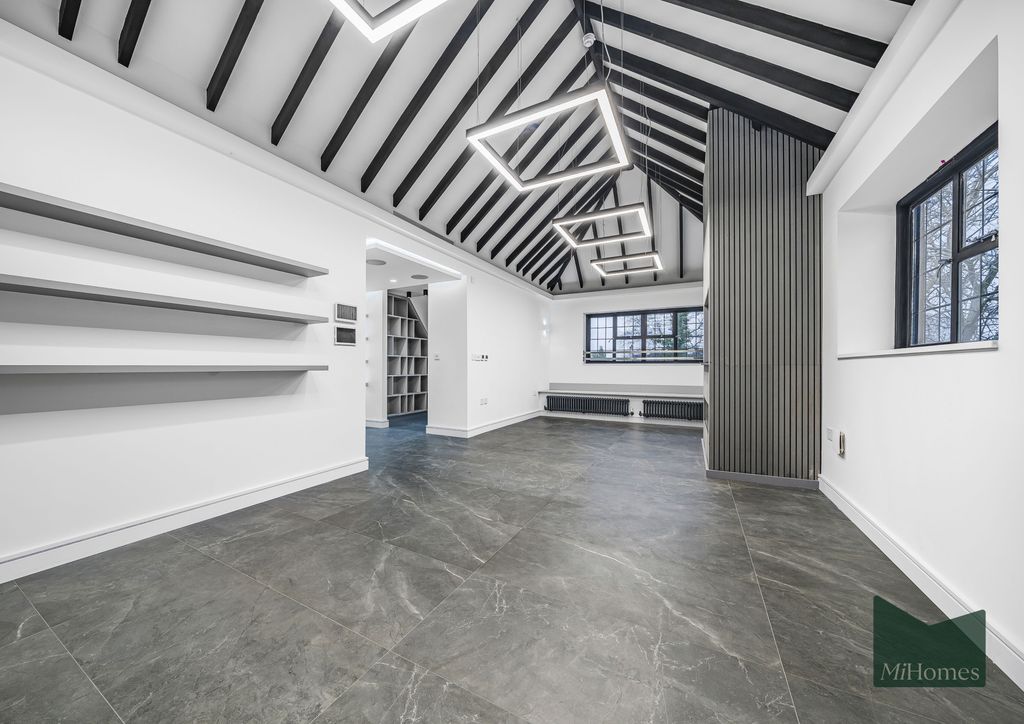 Additional image 2 of 3 bed flat to rentBeech Hill Avenue, Barnet EN4