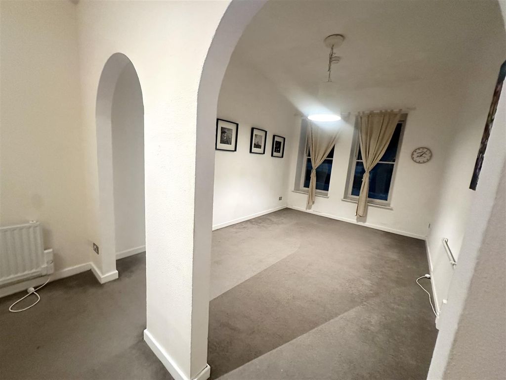 Additional image 2 of 1 bed flat to rentFlat 4, 17 High Street, Haverfordwest SA61