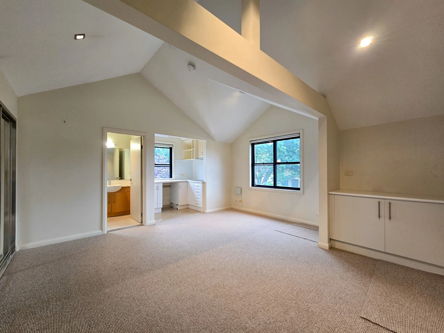 39a Parkside Crescent, Campbelltown NSW 2560