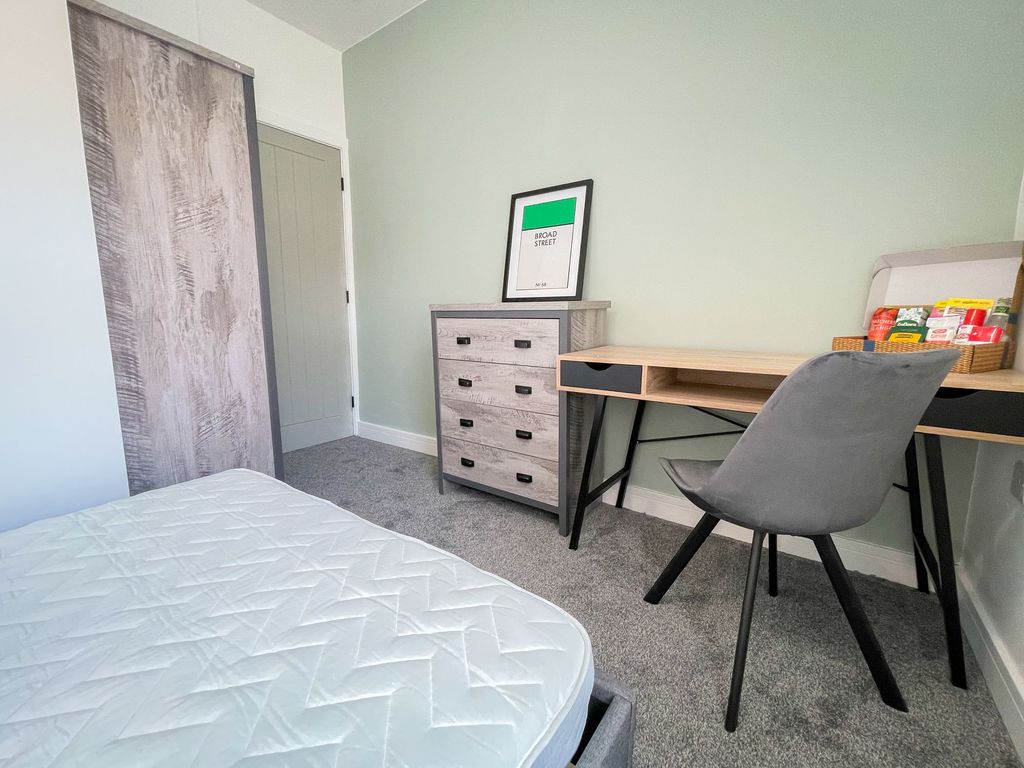 4 bed shared accommodation to rentBroad Street, Newcastle ST5 photo 2