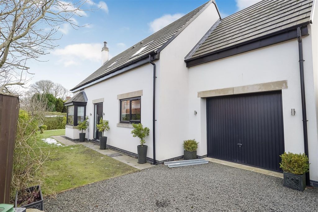 3 bed detached house to rentHigh West Road, Crook DL15