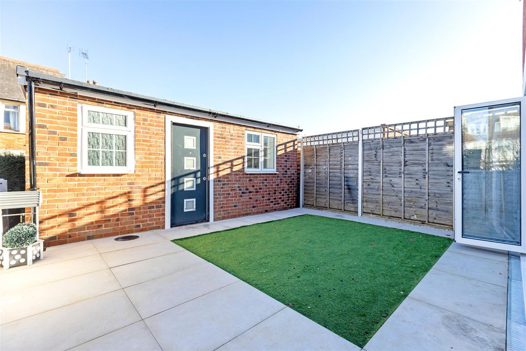 Additional image 13 of 4 bed semi-detached house to rentBrockenhurst Road, Ascot SL5